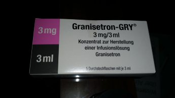 Гранисетрон 3 мг В упаковке 5x3 ml. Прилагается чек подтверждающий подлинность покупки в Немецкой аптеке в Германии, а так же прилагаются оригинальные документы от производителя, на каждой упаковке сертификат качества. Действуют скидки, а так же можно заказать наложенным платежом
